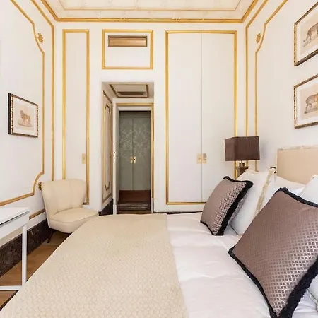 Apartment Casa Aurea By Burghesius Rome
