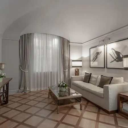 Apartment Casa Aurea By Burghesius Rome